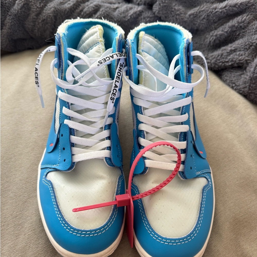 Jordan 1 Retro High
Off-White University Blue